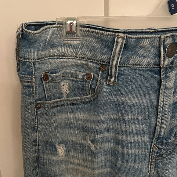 American Eagle Outfitters Light Blue Distressed Jeans - Picture 4 of 13